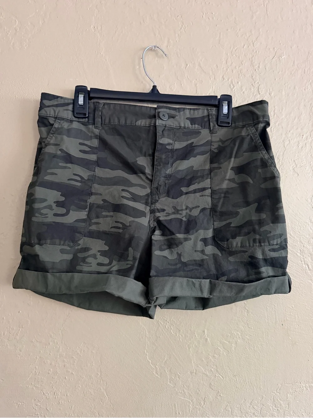 Camo Roll-Hem Cargo Shorts - Olive Green